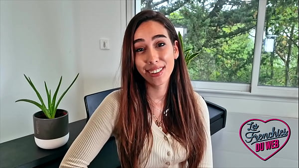 Camila, jolie coquine qui se dévergonde