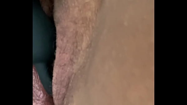 Latina amateur se corre con vibrador